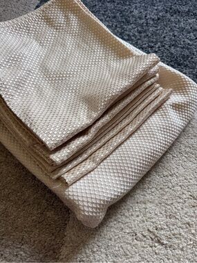 Waterford Crosshaven Ivory Table Linens-Set of 10 Napkins & Tablecloth